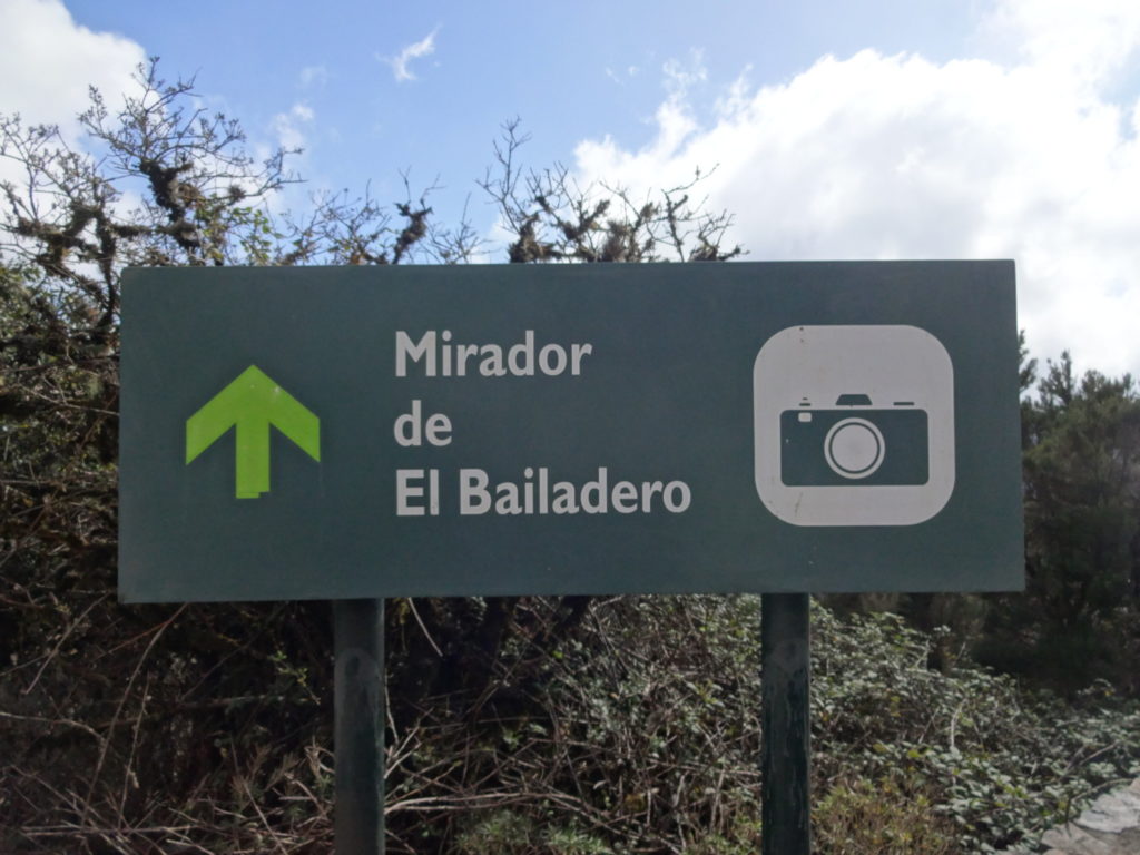 Los geht die Wanderung, unser erstes Ziel vor Augen