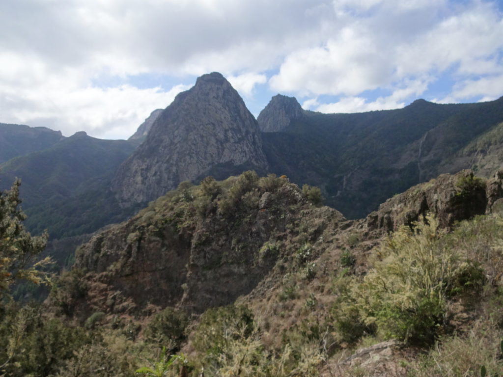 Der Große im Vordergrund ist der Roque de Ojila.