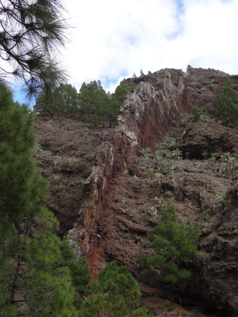 ... oder hier: solche Mauern durchziehen die ganze Landschaft.