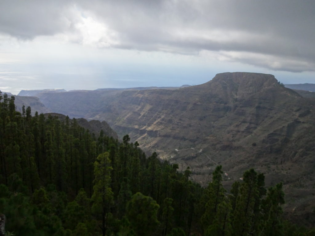 Blick in den Barranco de Santa Catalina. Darüber thront der Fortaleza.