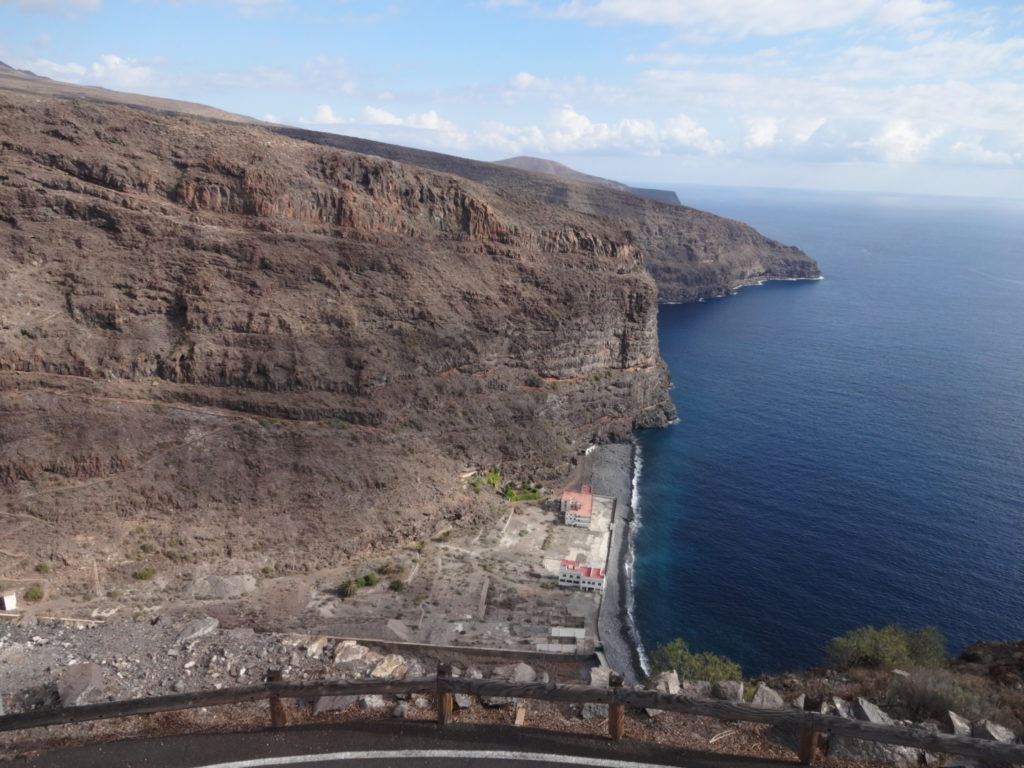 Und es geht noch richtig tief herunter. Da wollen wir gleich noch hin.