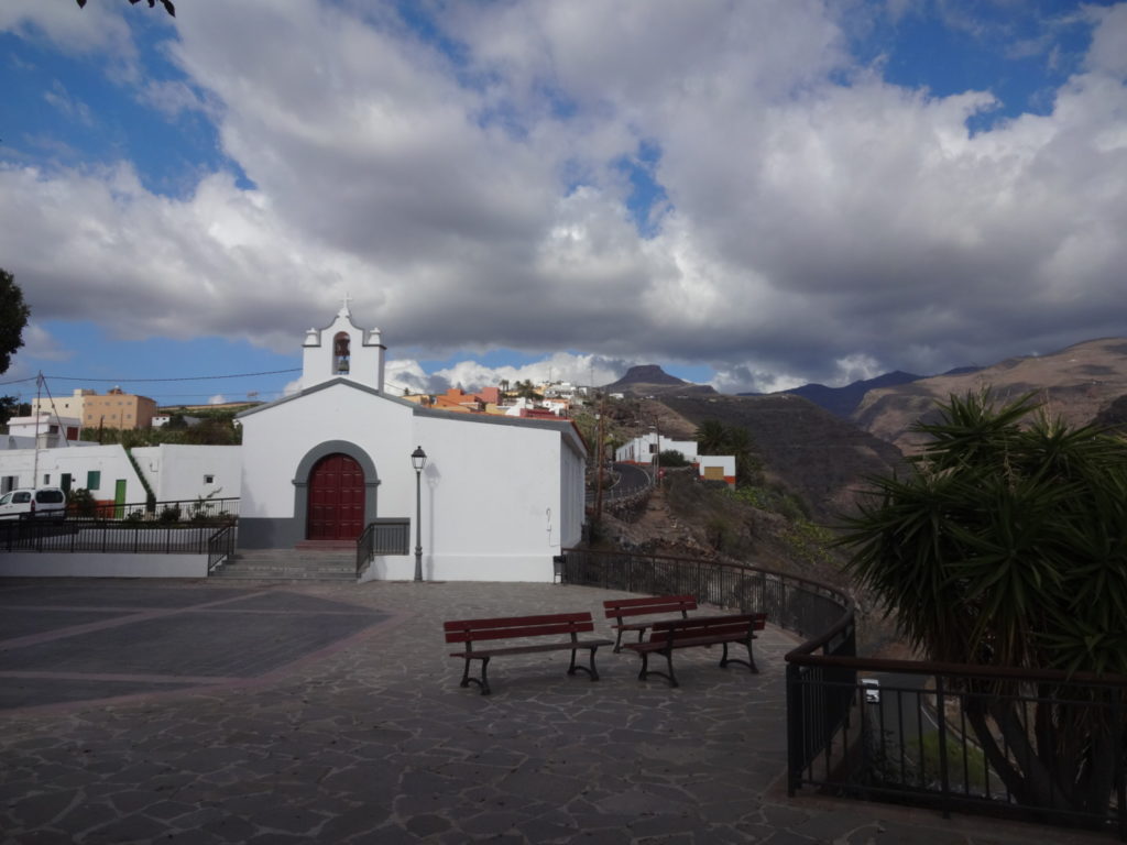 Aber vor her noch ein Blick auf die Kirche. Im Hintergrund: Der Fortaleza.